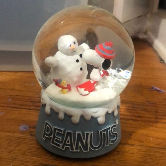 ♥️valentines peanuts. Snoopy and Woodstock | Mercari Peanuts Snoopy and Woodstock Snow Globe